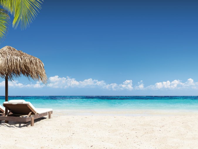 Traumhafter Strand mit Palmen © Romolo Tavani-fotolia.com